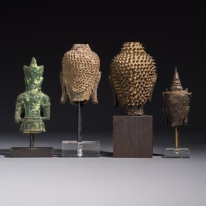 A bronze standing Buddha, a torso of Buddha and four heads of Buddha, Thailand, 17/18th C. — photo 10