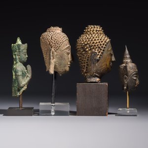 A bronze standing Buddha, a torso of Buddha and four heads of Buddha, Thailand, 17/18th C. — photo 11