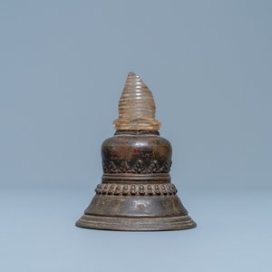 A bronze stupa with rock crystal yasti, Tibet, 18th C. — photo 4