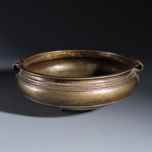 A bronze temple bowl or 'Urli' — photo 1