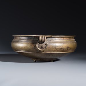 A bronze temple bowl or 'Urli' — photo 3