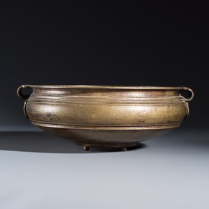 A bronze temple bowl or 'Urli' — photo 4