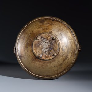 A bronze temple bowl or 'Urli' — photo 7