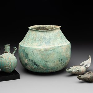 A bronze urn, a bronze canteen with relief design and a pair of bronze oil lamps, Etruscan and Roman civilizations, 9th C. B.C/5th C. — photo 1