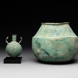A bronze urn, a bronze canteen with relief design and a pair of bronze oil lamps, Etruscan and Roman civilizations, 9th C. B.C/5th C. — photo 2