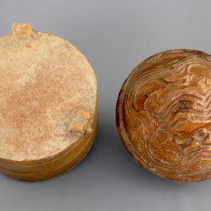 A brown-glazed pottery tripod vessel and mountain cover, Han Dynasty (206 BC-220 AC) — photo 3
