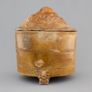 A brown-glazed pottery tripod vessel and mountain cover, Han Dynasty (206 BC-220 AC) — photo 4