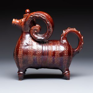 A brown-glazed stoneware ewer and cover in the shape of a ram, impressed mark, Opishne, Ukraine, early 20th C. — photo 2
