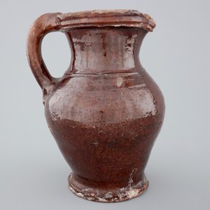 A brown-glazed stoneware jug, France, 18th C. — 照片 3