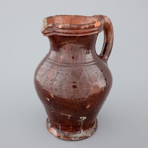 A brown-glazed stoneware jug, France, 18th C. — 照片 5