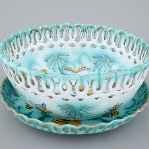 A Brussels faience basket on stand with butterflies and caterpillars, 18th C. — photo 2