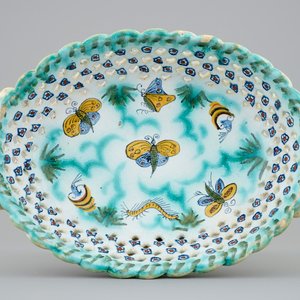 A Brussels faience basket with butterflies and caterpillars, 18th C. — 照片 6