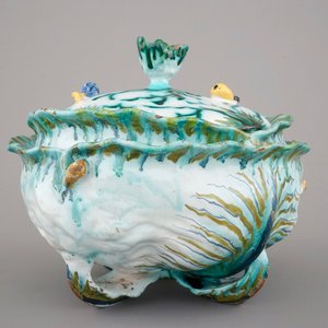 A Brussels faience cabbage shaped tureen and cover, 18th C. — 照片 1