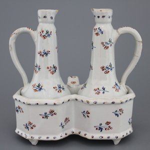 A Brussels faience cruet set, decor "A l'haie fleurie", 18th C. — photo 1