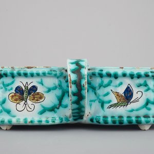 A Brussels faience cruet stand with butterfly design, 18th C. — 照片 5