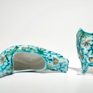 A Brussels faience dove-shaped tureen with butterflies and caterpillars, 18th C. — photo 6