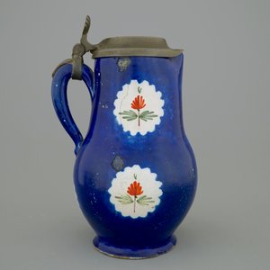 A Brussels faience jug with a drinking man, late 18th C. — 照片 2