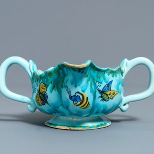 A Brussels faience sauce boat with butterflies and caterpillars, late 18th C. — 照片 3
