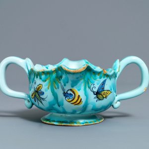 A Brussels faience sauce boat with butterflies and caterpillars, late 18th C. — 照片 5