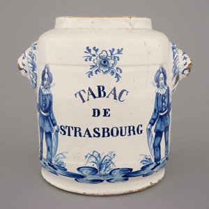 A Brussels faience tobacco jar "Tabac de Strasbourg", 18th C. — 照片 1