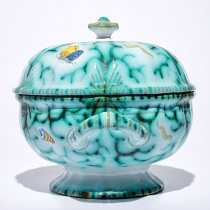A Brussels faience tureen and cover on stand with butterflies and caterpillars, 18th C. — 照片 6