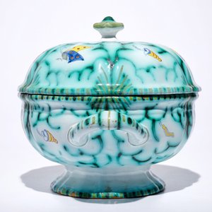 A Brussels faience tureen and cover on stand with butterflies and caterpillars, 18th C. — 照片 8