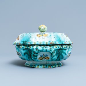 A Brussels faience tureen and cover on stand with butterflies and caterpillars, late 18th C. — 照片 7