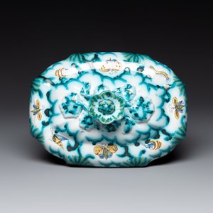A Brussels faience tureen and cover with butterflies and caterpillars, 18th C. — photo 8