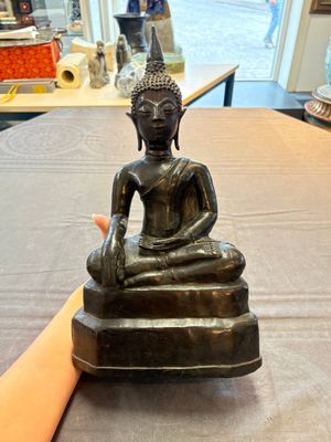 A Burmese bronze Buddha, 17/18th C. — 照片 1