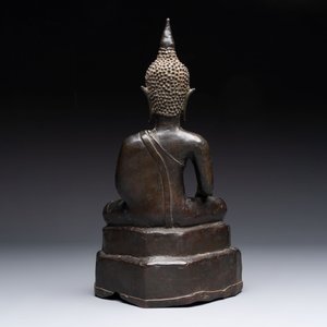 A Burmese bronze Buddha, 17/18th C. — 照片 3
