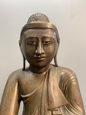 A Burmese bronze Mandalay-style Buddha in bhumisparsha mudra, 18/19th C. — photo 7