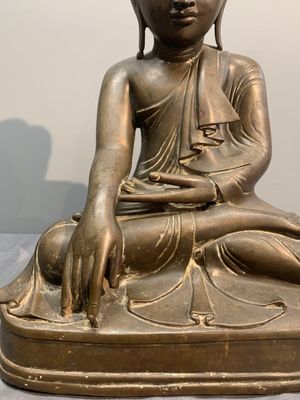 A Burmese bronze Mandalay-style Buddha in bhumisparsha mudra, 18/19th C. — photo 8