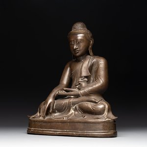 A Burmese bronze Mandalay-style Buddha in bhumisparsha mudra, 18/19th C. — photo 1