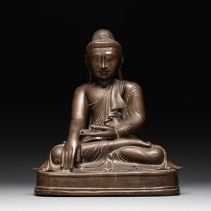 A Burmese bronze Mandalay-style Buddha in bhumisparsha mudra, 18/19th C. — photo 2