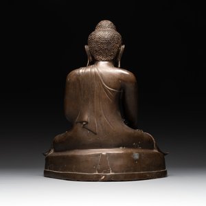 A Burmese bronze Mandalay-style Buddha in bhumisparsha mudra, 18/19th C. — photo 4