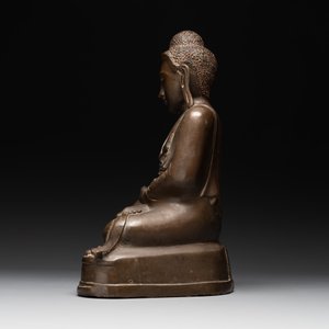 A Burmese bronze Mandalay-style Buddha in bhumisparsha mudra, 18/19th C. — photo 5