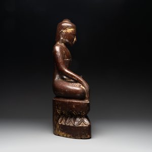 A Burmese lacquered and gilt wooden Buddha, 17/18th C. — 照片 5