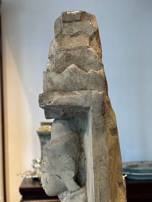 A Burmese limestone stele with Buddha and two attendants with traces of gilding, 19th C. — photo 11