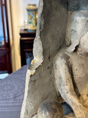 A Burmese limestone stele with Buddha and two attendants with traces of gilding, 19th C. — photo 6