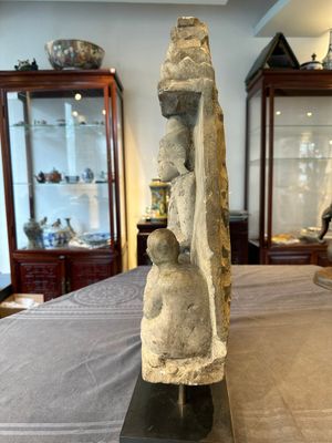 A Burmese limestone stele with Buddha and two attendants with traces of gilding, 19th C. — photo 9