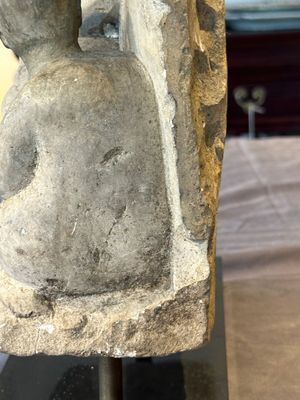 A Burmese limestone stele with Buddha and two attendants with traces of gilding, 19th C. — photo 10