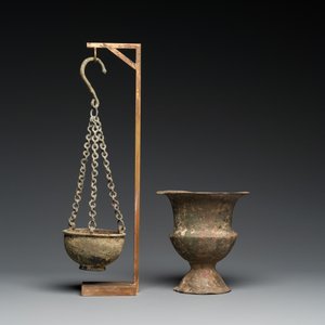 A Byzantine or Roman bronze vase and a hanging incense burner, 5/7th C. — 照片 5