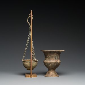 A Byzantine or Roman bronze vase and a hanging incense burner, 5/7th C. — 照片 6