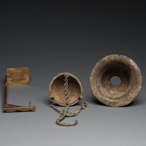 A Byzantine or Roman bronze vase and a hanging incense burner, 5/7th C. — 照片 8