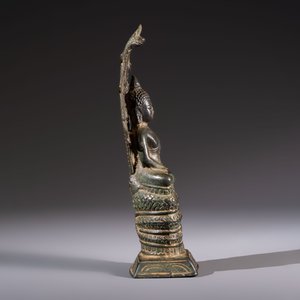 A Cambodian bronze Buddha and a Thai Buddha head, 19th C. — photo 11