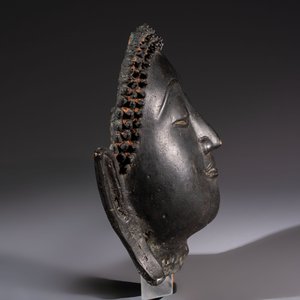A Cambodian bronze Buddha and a Thai Buddha head, 19th C. — photo 5