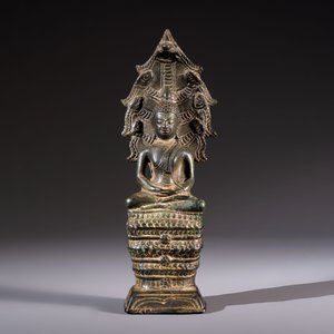 A Cambodian bronze Buddha and a Thai Buddha head, 19th C. — photo 8