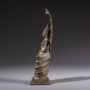 A Cambodian bronze Buddha and a Thai Buddha head, 19th C. — photo 9