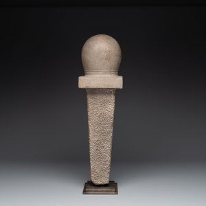 A Cambodian gray sandstone linga, pre-Angkor, 7/8th C. — photo 5