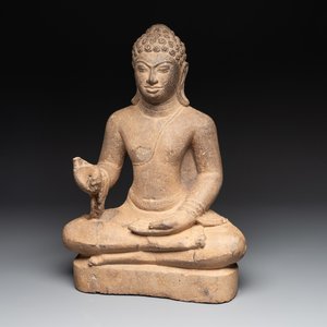 A Cambodian sandstone Buddha, pre-Angkor, 7/8th C. — photo 1